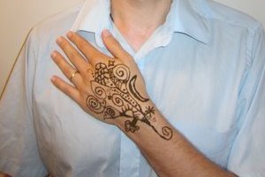 henna hand